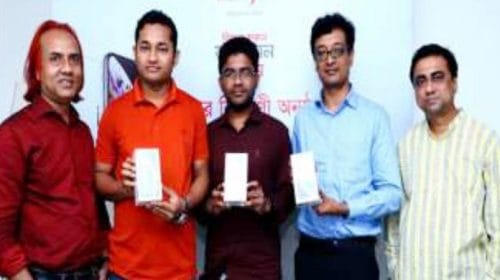 বিজয়ীদের হাতে আইফোন দিল বিকাশ