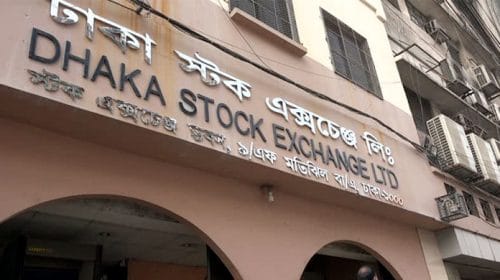 বাজার নয়, পদ ঠেকাতে ব্যস্ত তারা!