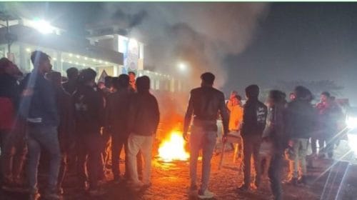 ববি শিক্ষার্থী গ্রেফতারের প্রতিবাদে মহাসড়ক অবরোধ