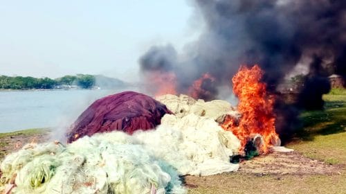 বাবুগঞ্জে চিরুনি অভিযানে কোটি টাকার অবৈধ জাল উদ্ধার