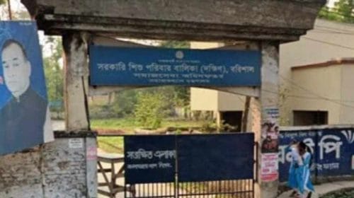 বরিশালে সেফহোমের কিশোরীদের কাছ থেকে মোবাইল ফোন উদ্ধার