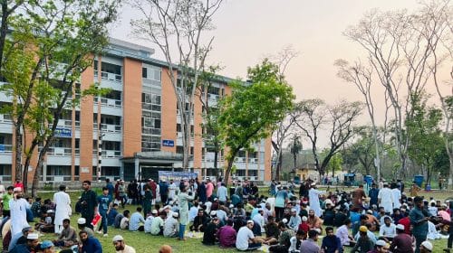 বরিশাল বিএম কলেজে সাধারণ শিক্ষার্থীদের গণ ইফতার কর্মসূচী পালিত