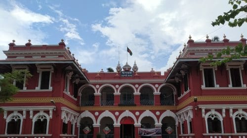 রাবির অধিভুক্ত করায় রাজশাহী কলেজের শিক্ষার্থীদের ক্ষোভ