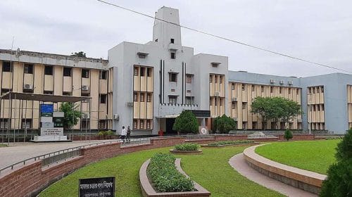 কোলাহলপূর্ণ ক্যাম্পাস এখন নিরব-নিস্তব্ধ