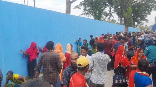 বরিশালে ফরচুন সুজের কারখানায় শ্রমিকদের হামলা-ভাঙচুর, আহত ১০