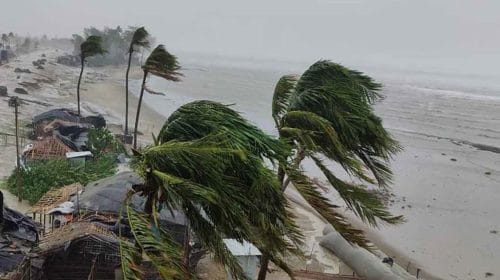 চট্টগ্রাম ও কক্সবাজারে ৯, মোংলা ও পায়রা সমুদ্রবন্দরে ১০ নং মহাবিপদ সংকেত
