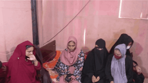 আবাসিক হোটেল অভিযানে ১৬ তরুণ-তরুণী আটক