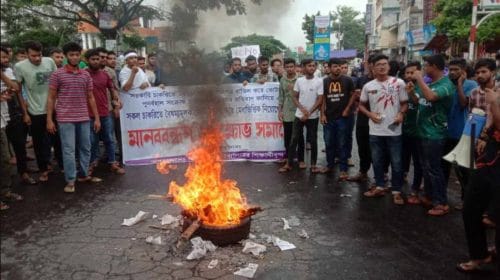 কোটা সংস্কার আন্দোলনে বরিশাল পত্রিকার সাংবাদিকের ওপর ছাত্রলীগের হামলা