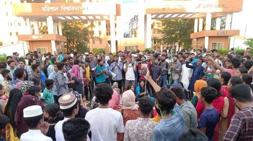 কোটা সংস্কার আন্দোলনে ঢাকা-কুয়াকাটা মহাসড়কে যানচলাচল বন্ধ