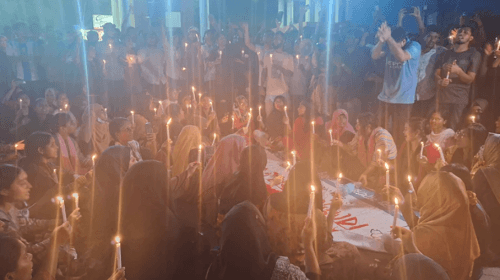মোমবাতি জ্বালিয়ে ববি শিক্ষার্থীদের বিক্ষোভ, সড়ক অবরোধ