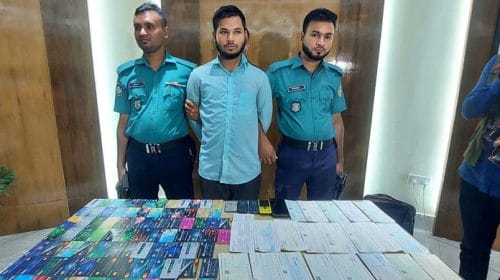 লাগেজ ভর্তি ডলারের লোভ দেখিয়ে ৭৮ লাখ টাকা আত্মসাৎ