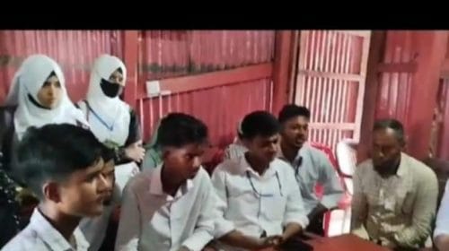 মীরগঞ্জ ফেরিঘাটে নির্ধারিত চার্ট অনুযায়ী ভাড়া নিতে শিক্ষার্থীদের অভিযান