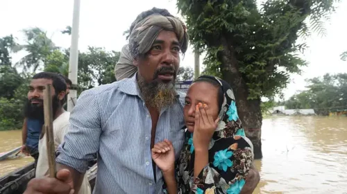 চার দিন পর মেয়েকে পেয়ে কান্নায় ভেঙে পড়েন তিনি