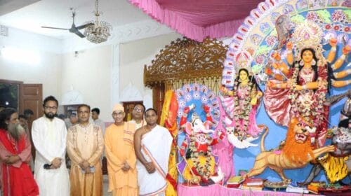 বরিশালে পূজা মন্ডপ পরিদর্শন করেন জেলা প্রশাসক মোঃ দেলোয়ার হোসেন