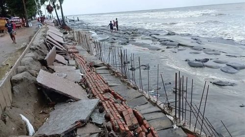 জোয়ারের তাণ্ডবে বিলীন কুয়াকাটা মেরিন ড্রাইভের আংশিক