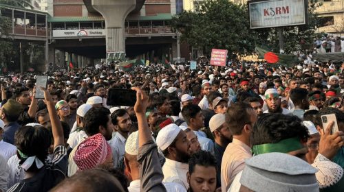 আ. লীগ নিষিদ্ধের দাবিতে শাহবাগ অবরোধ, যান চলাচল বন্ধ