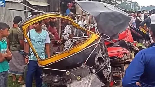 বরিশাল-ঢাকা মহাসড়কে বাস-মাহিন্দ্রার মুখোমুখি সংঘর্ষে নিহত ৫