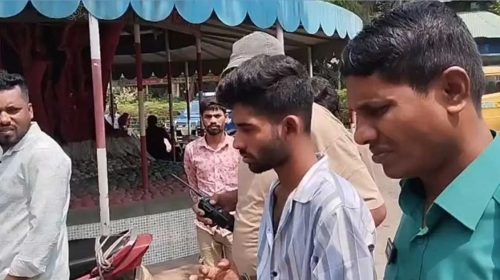 বরিশালে ব্যবসায়ীকে পিস্তল ও গুলির ছবি পাঠিয়ে চাঁদা দাবি, ছাত্রদল নেতা আটক