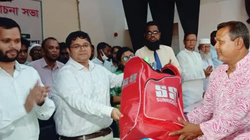 তজুমদ্দিনে শিক্ষা প্রতিষ্ঠানে ক্রীড়া সামগ্রী বিতরণ