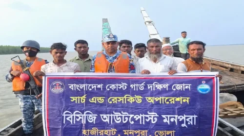 ভোলায় ‘৯৯৯’-এ কল পেয়ে মাঝনদী থেকে ১২ যাত্রী উদ্ধার