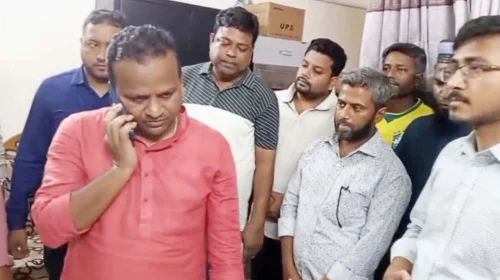 মেহেন্দিগঞ্জ স্বাস্থ্য কর্মকর্তার ওপর চটলেন প্রতিমন্ত্রী