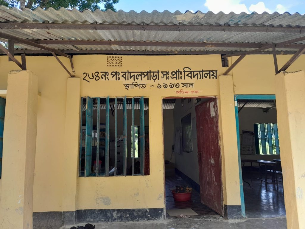 বাকেরগঞ্জে স্কুলে চুরি