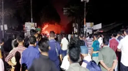 বাসের সিট নিয়ে বিরোধ, বরিশাল-মাদারীপুরের দুই পক্ষের সংঘর্ষে আহত ১০
